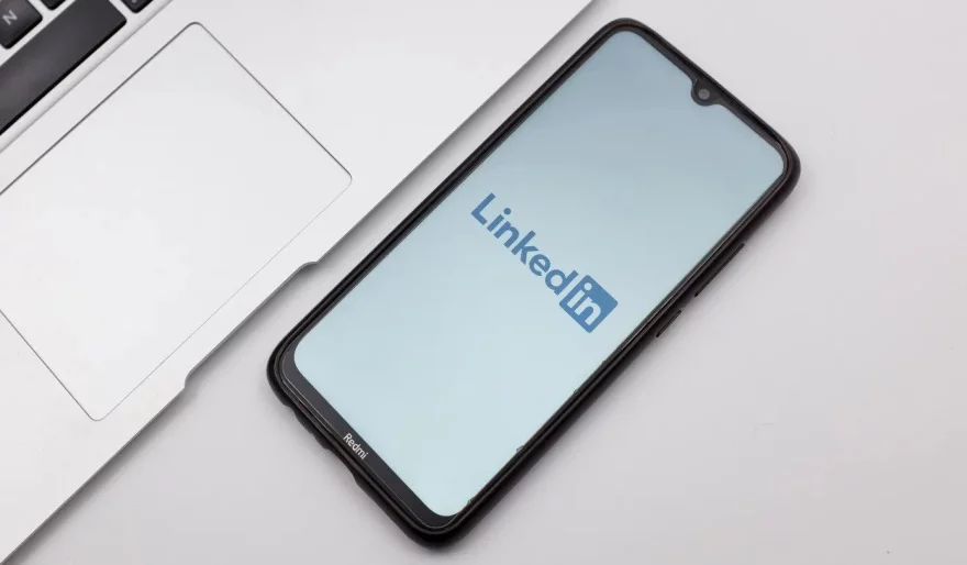 Enhancing Ad Creativity: LinkedIn Introduces AI-Powered Copy Suggestions